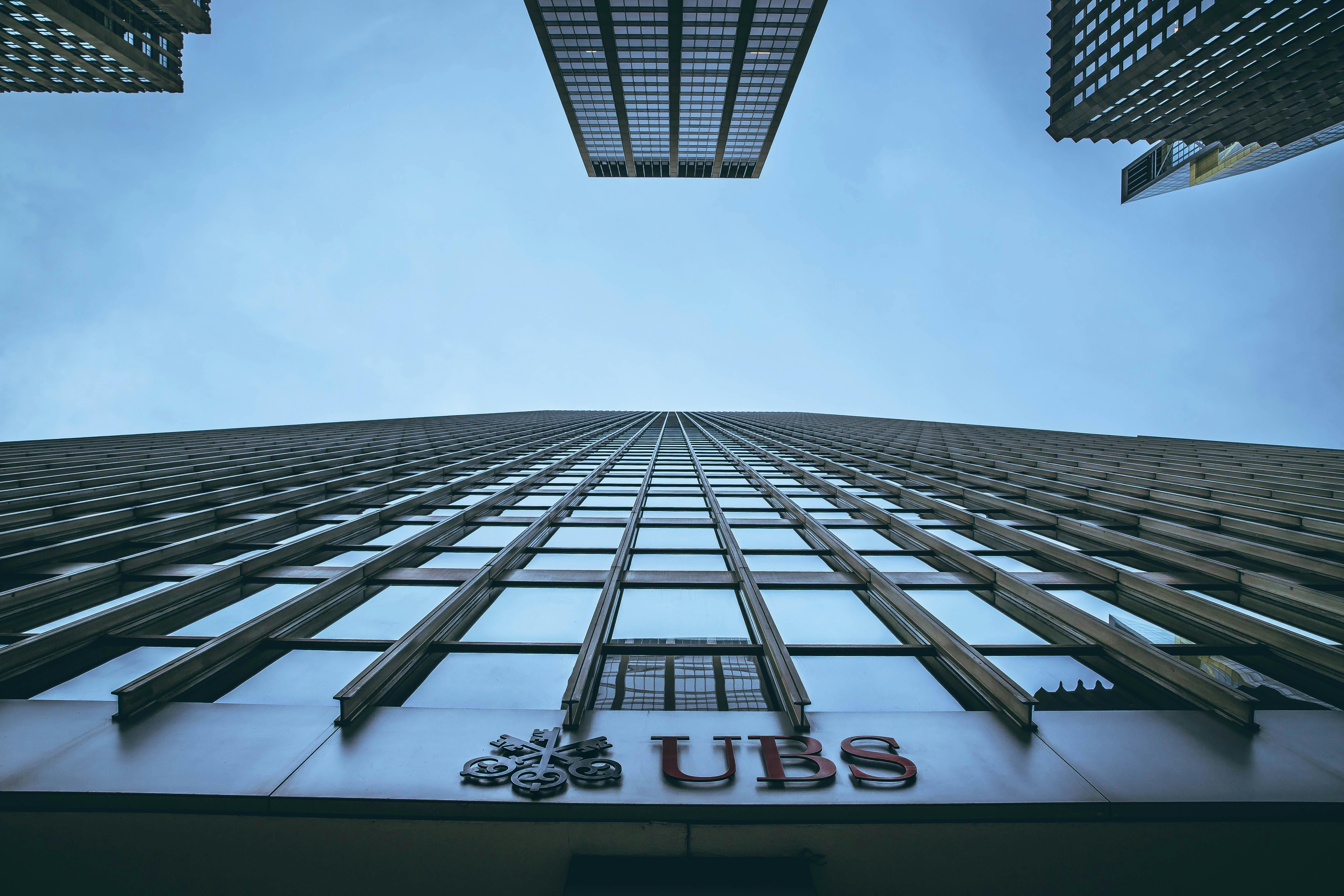 UBS pozostaje optymistyczny wobec złota pomimo wahań związanych z taryfami i słabnącego popytu